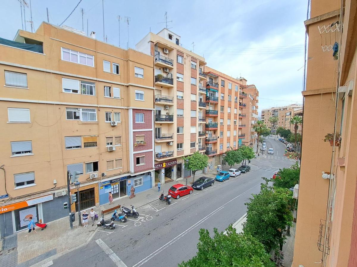 Apartamento Acogedor Con Wifi Валенсія Екстер'єр фото